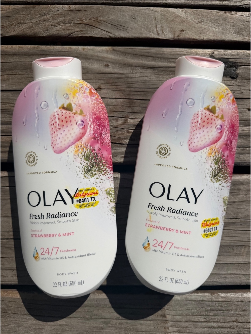 Olay Fresh Radiance Strawberry & Mint Body Wash 22 fl oz (650 ml) - Pack of 2